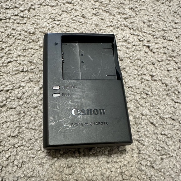 Canon Other - Canon Genuine Battery Charger CB-2LB